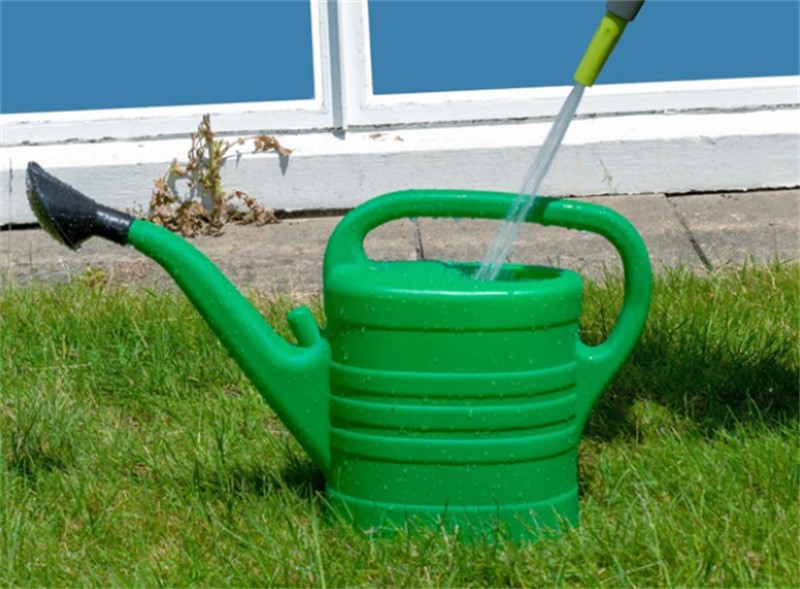 1Garden Watering Can with Detachable Sprinkler Head 1Garden Watering Can with Detachable Sprinkler Head